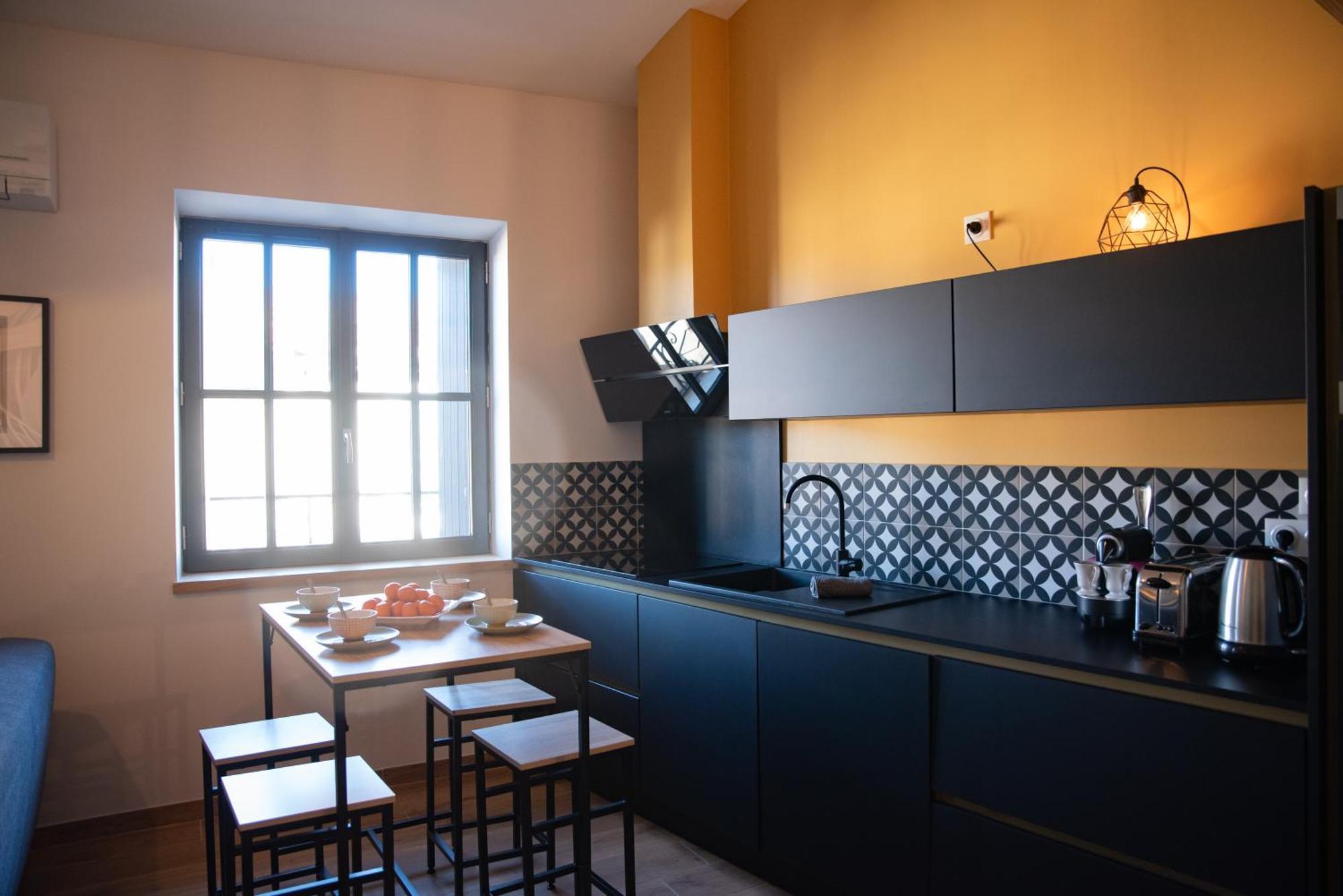 La Maison Rue Nadaud, Au Pied Des Remparts *